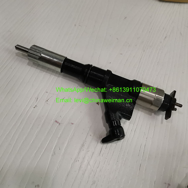 Sinotruck Howo Truck Engine Parts Fuel Injector 095000-8011 VG1246080051